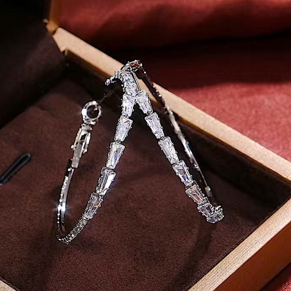 18K White Gold Zircon Diamond Hoop Earrings - Picture 5 of 6